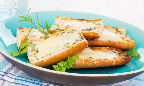 Überbackenes Käse-Weißbrot